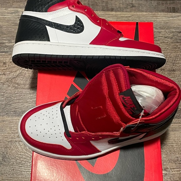 Retro Jordan 1 gun red satin snake shoes 6.5 w - Picture 2 of 2